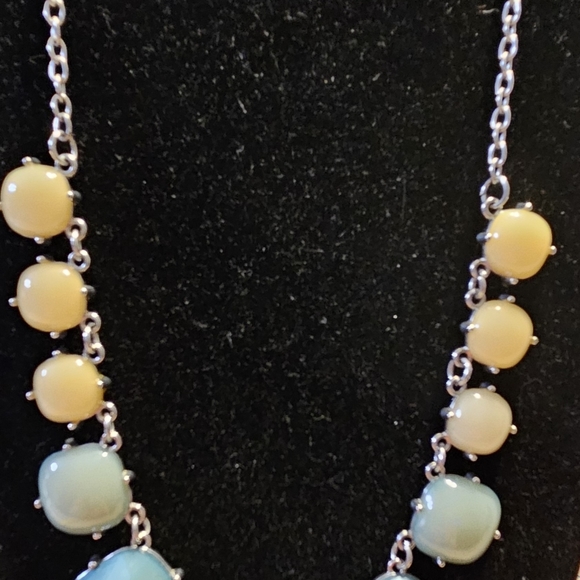 Very pretty vintage green and yellow eloquent statement necklace. - Picture 3 of 5